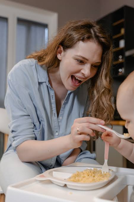 When to Start Weaning: Signs Your Baby Is Ready